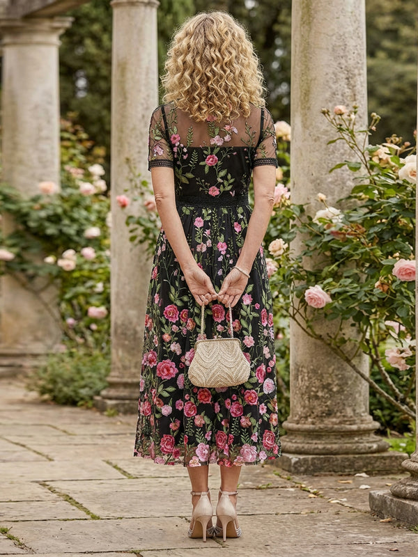 Mother of the Bride & Groom Dress Wedding Guest Gown A Line Corset Scoop Neck Embroidered Lace Appliques